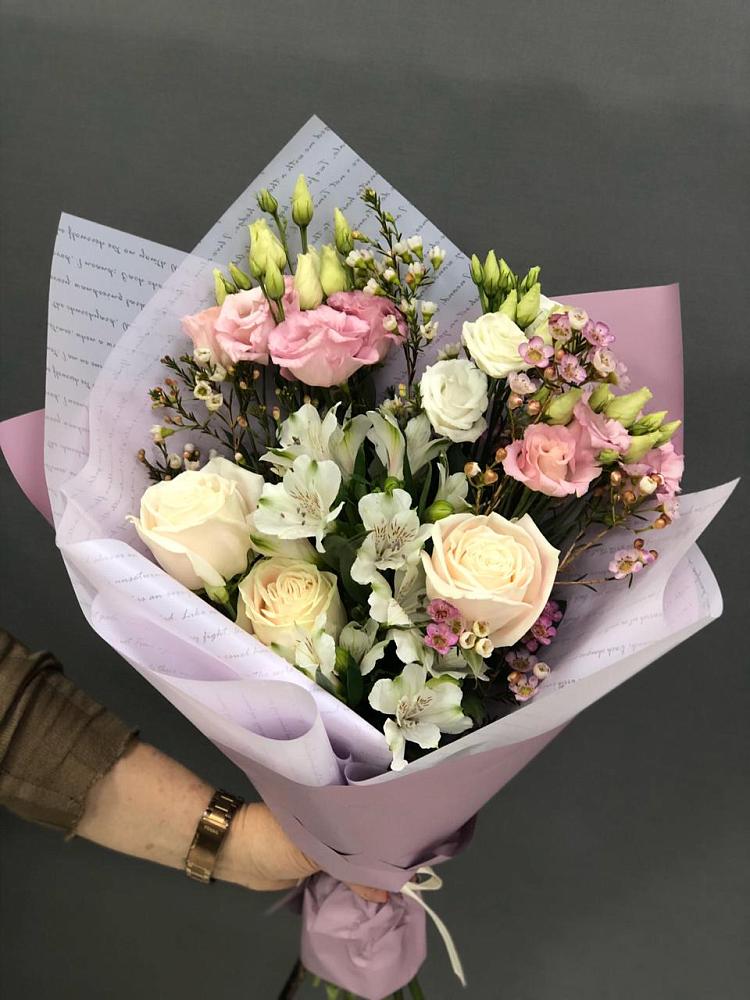 Букет цветов из: Альстромерии, Розы и Лизиантусы в Фастовецкой