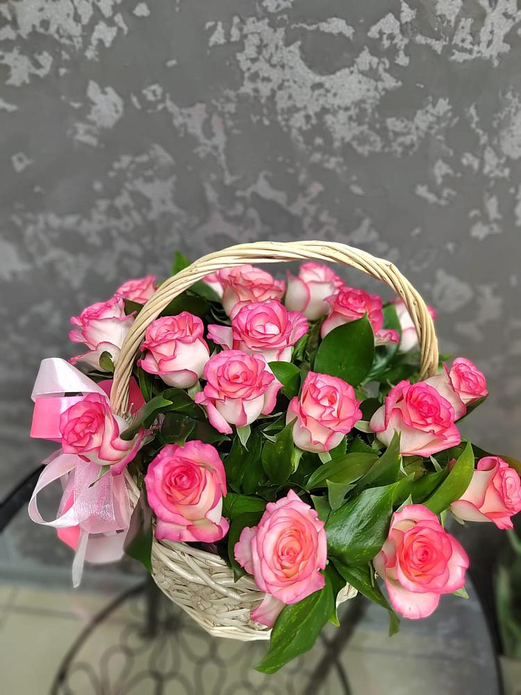 Цветочная композиция из Розы в корзине в Фастовецкой