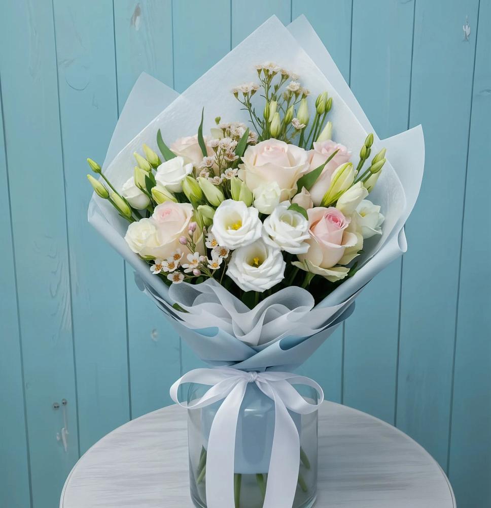 Букет цветов из: Розы и Лизиантусы в Фастовецкой