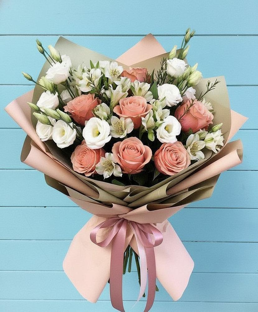 Букет цветов из: Розы, Альстромерии и Лизиантусы в Фастовецкой