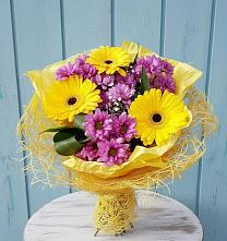 Букет цветов из:  Хризантемы и Герберы в Фастовецкой