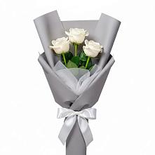 Букет 3 белые розы в Фастовецкой