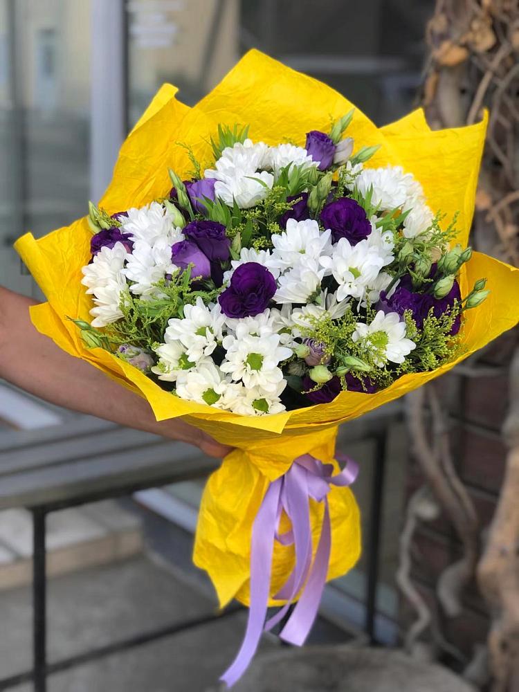Букет цветов из: Ирисы, Хризантемы и Ромашки в Фастовецкой