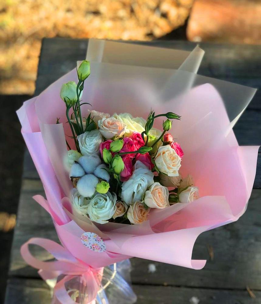 Букет цветов из: Розы и Лизиантусы в Фастовецкой