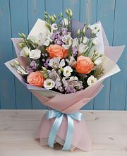 Букет цветов из:  Лизиантусы, Розы, Альстромерии и Гипсофила в Фастовецкой