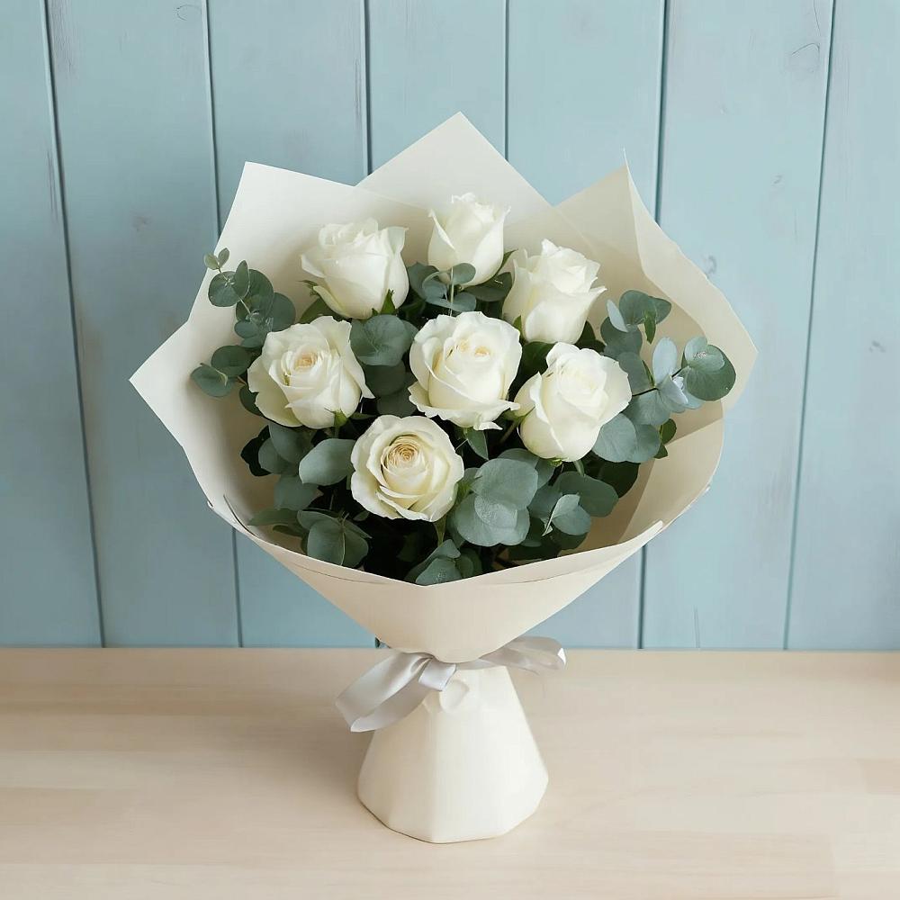 Букет Белые розы в Эвкалипте в Фастовецкой