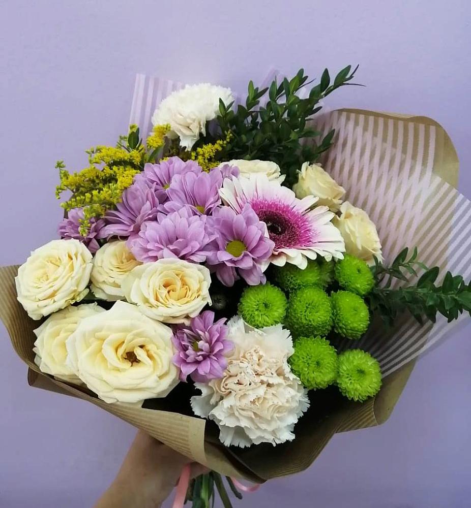 Букет цветов из: Хризантемы, Розы, Гвоздики и Герберы в Фастовецкой