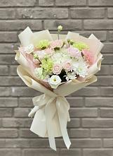 Букет цветов из:  Гвоздики, Розы, Лизиантусы и Хризантемы #REPLACE_PRED# Фастовецкой