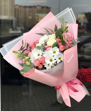 Букет цветов из: Розы, Лизиантусы и Хризантемы в Фастовецкой